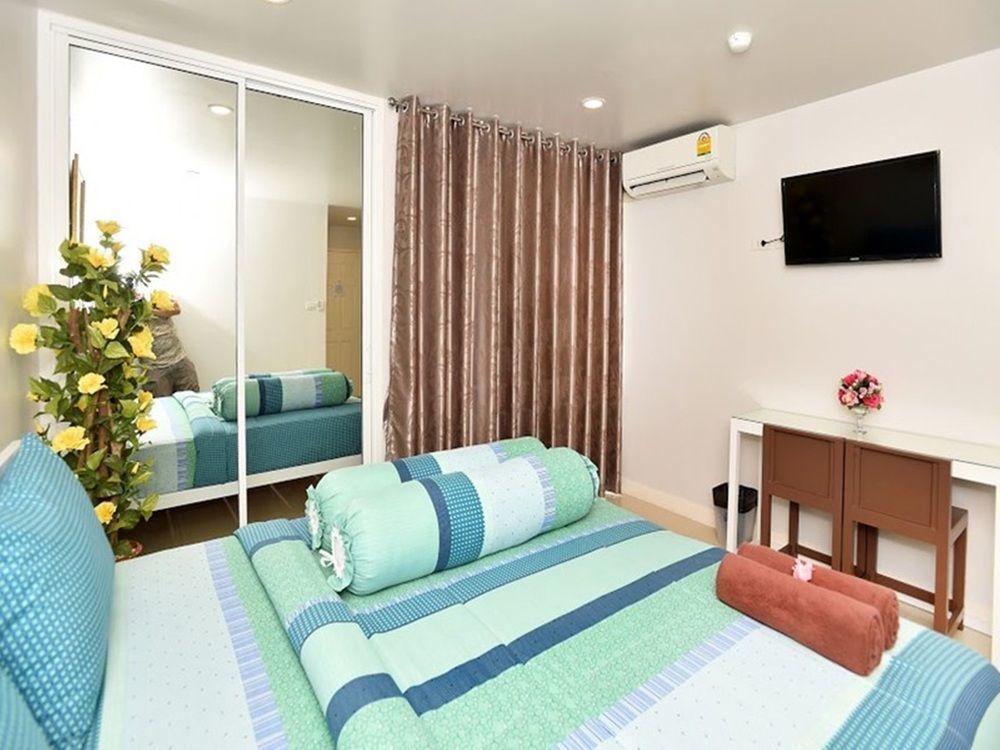 Parvena Hotel Sathorn Bangkok Exterior photo