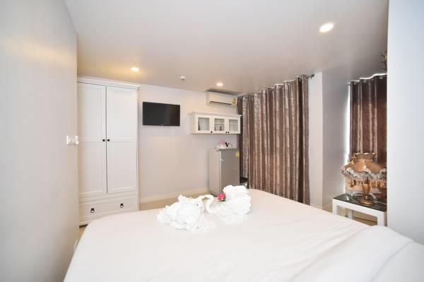 Parvena Hotel Sathorn Bangkok Exterior photo