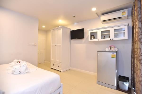 Parvena Hotel Sathorn Bangkok Exterior photo