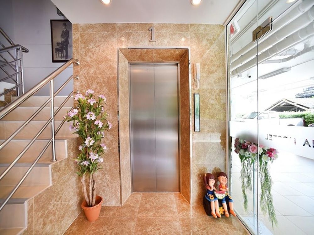 Parvena Hotel Sathorn Bangkok Exterior photo